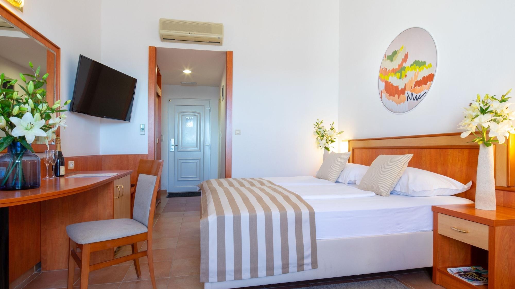 Bluesun Holiday Village Afrodita Tucepi Ngoại thất bức ảnh