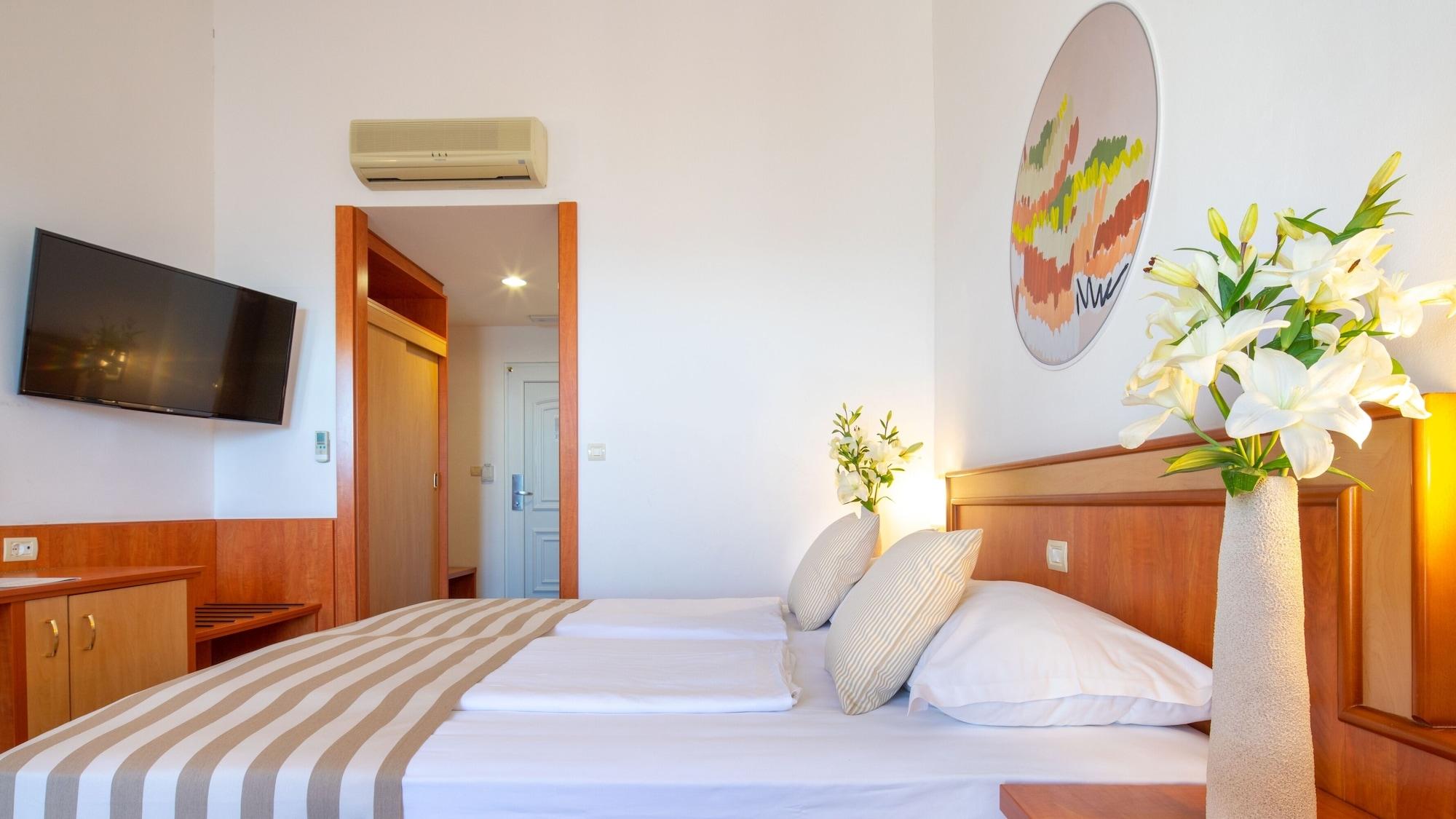 Bluesun Holiday Village Afrodita Tucepi Ngoại thất bức ảnh